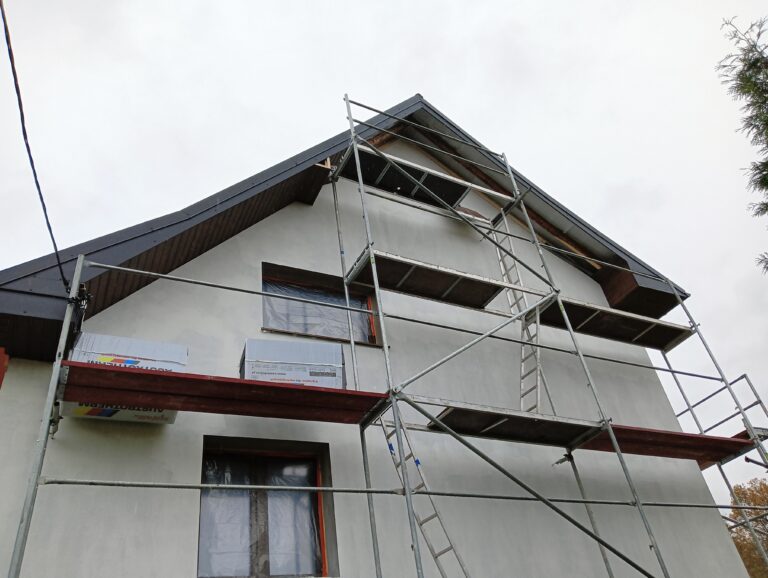 elewacje w trakcie pracy czyste powietrze